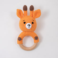 Charger l'image dans la galerie, Chaîne de tétine bébé en crochet fait main avec hochet en bois
